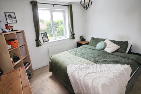 Bedroom 1.JPG