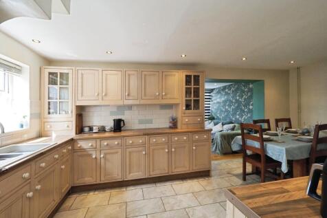 Open Plan Kitchen and Dining