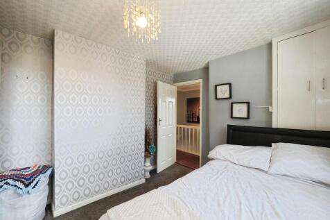 Large Double Bedroom