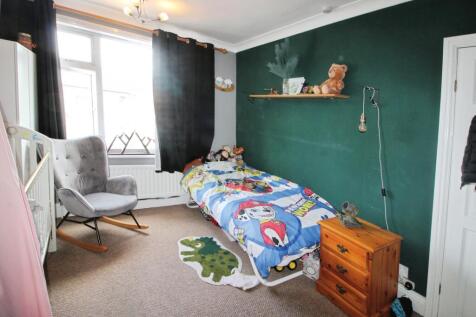 Bedroom 1.JPG