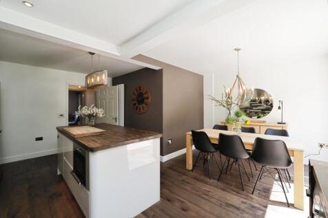 BREATHTAKING kitchen and dining with Bi folds