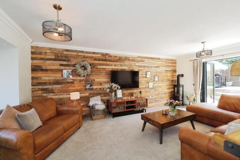 Stunning Lounge with Bay, Bi folds and Feature Wall