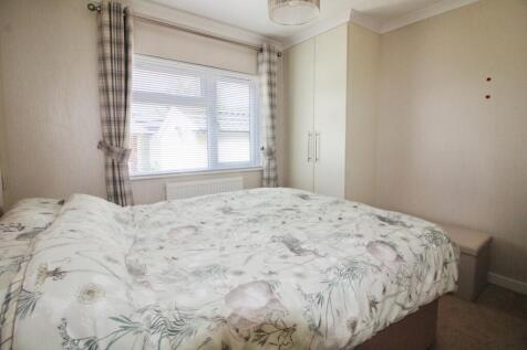 Bedroom 2.JPG