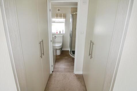 Walk through Closet.JPG