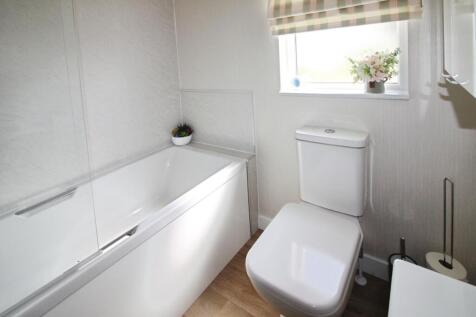 Family Bathroom.JPG
