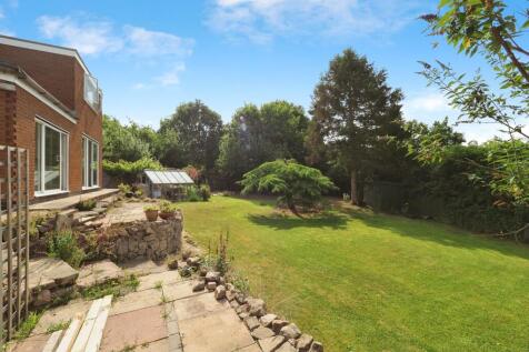 garden looking toward office/cabin hardstanding