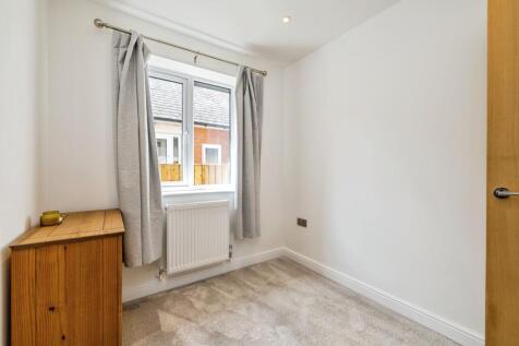 Bedroom 5 / Office