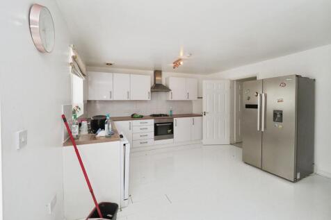 Very Spacious Kitchen Diner
