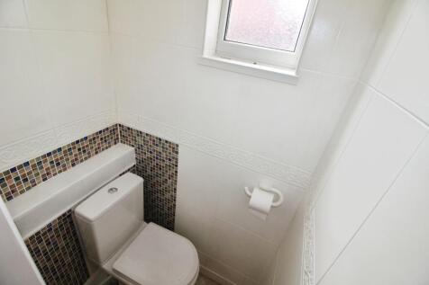 Downstairs wc.JPG