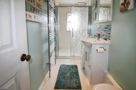Bathroom.JPG