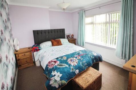 Bedroom 1.JPG