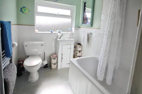 Bathroom.JPG