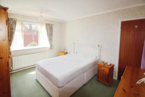 Bedroom 1.JPG