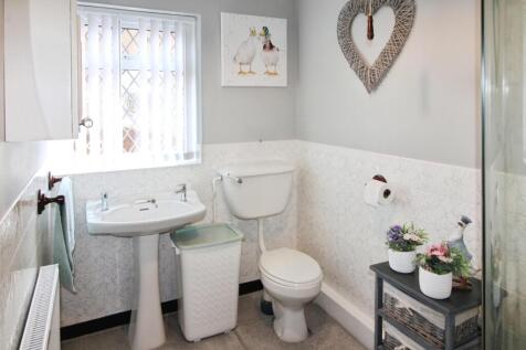 Shower room.
