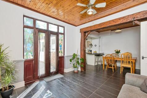 Seating/Dining Area