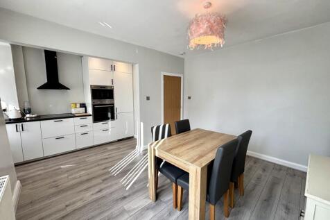 Dining area/kitchen
