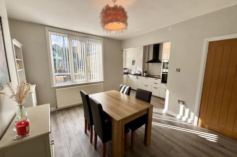 Dining area/kitchen