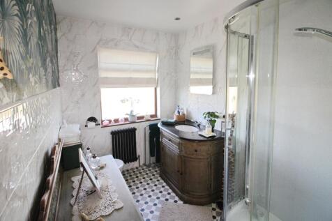 Bathroom.JPG