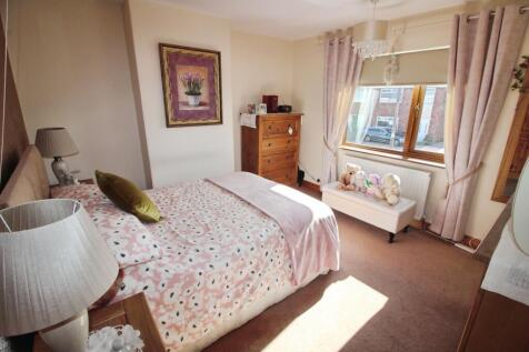 Bedroom 1.JPG