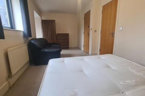 D719B075-5E66-45E...