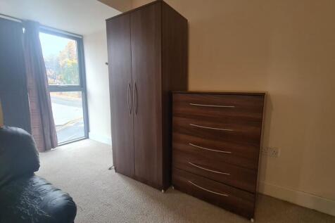 E2F08083-E3C7-44E...