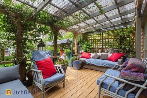 Summerhouse-decking