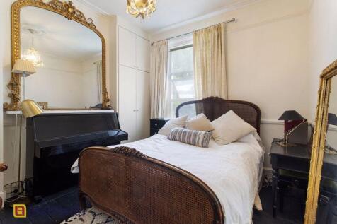 Rear Recep/Bed 1