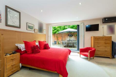 1A Breakspear Mews-13.jpg