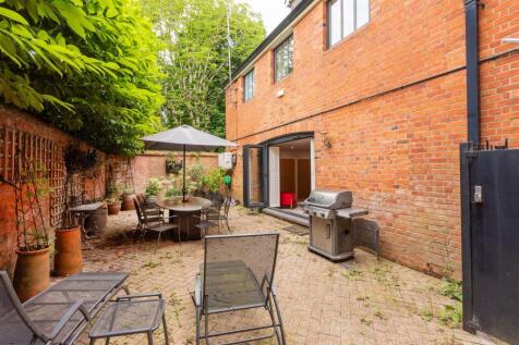 1A Breakspear Mews-4.jpg