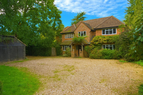 Traditional English Country House.png