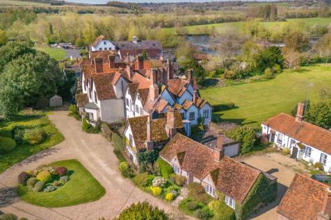 3 and 4 Yewden Manor-9.jpg