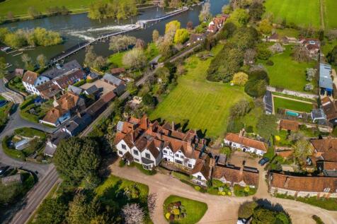 3 Yewden Manor - Main.jpg