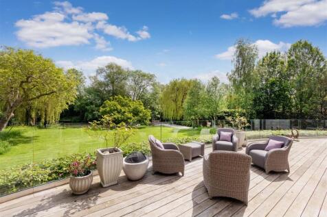 Raised entertainment deck