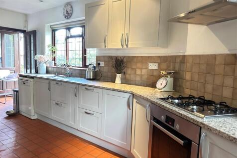 25 BVR Kitchen 2.jpg