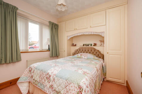 16KestrelClose-5