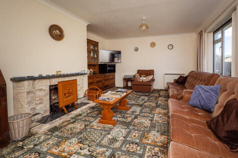 21WaveneyClose-17