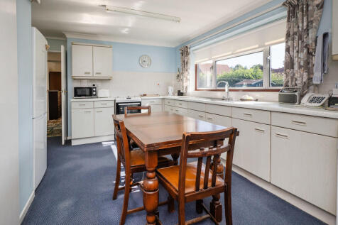 21WaveneyClose-26