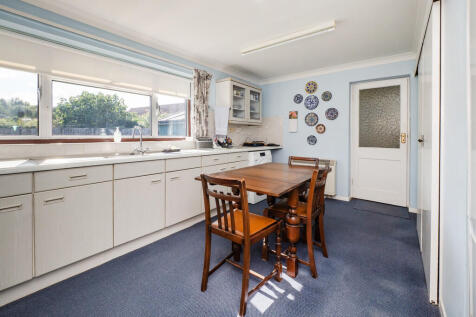 21WaveneyClose-30