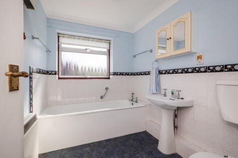 21WaveneyClose-22