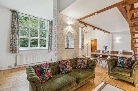 Living/Dining Area