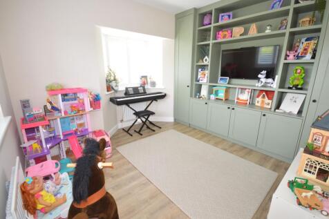 Dining/Play/TV Room