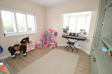 Dining/Play/TV Room