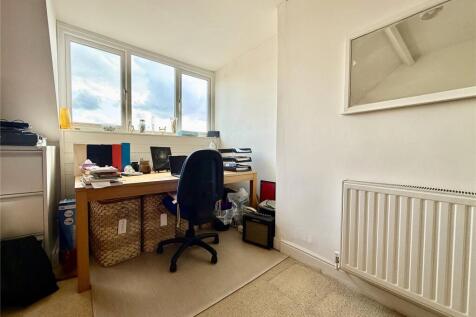 Bedroom / Study