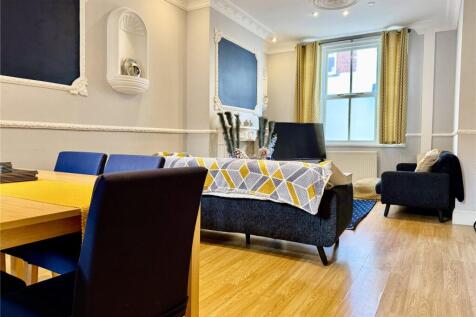 Living / Dining Area