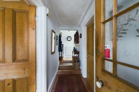 Entrance hall.jpg