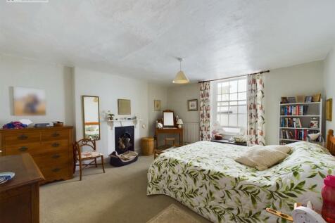 Bedroom 1.jpg