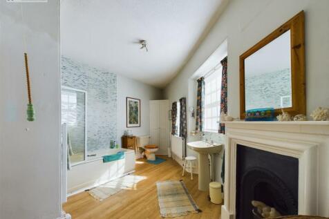 Bathroom 2.jpg