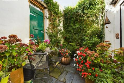 Courtyard ii.jpg