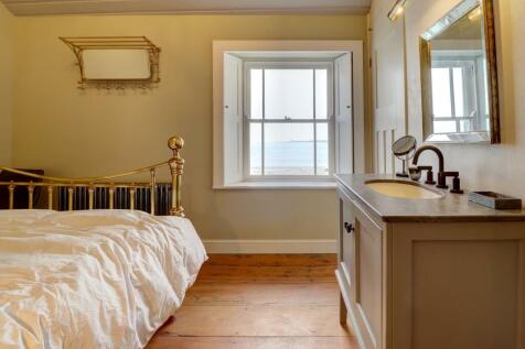 Bedroom vi.jpg