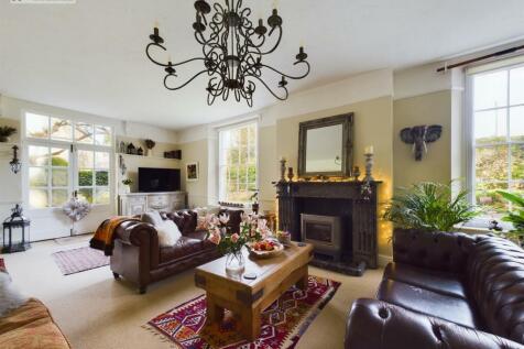 Living Room .4.jpg
